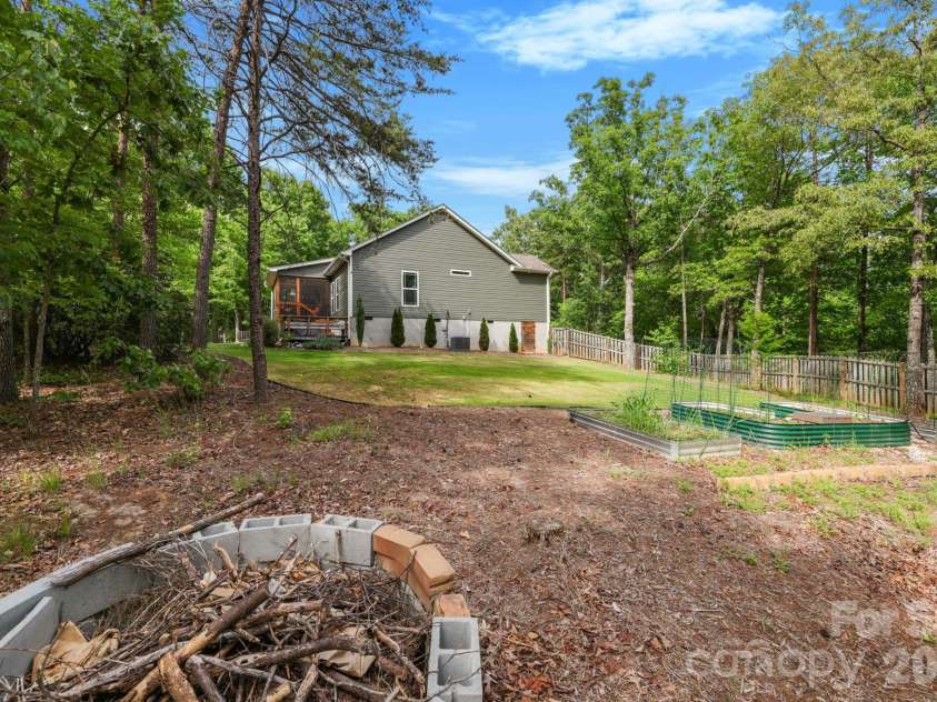 549 Riverknoll Lane, Tryon, NC 28782.  MLS# CAR4372616, YatesRealty ID 20784. 