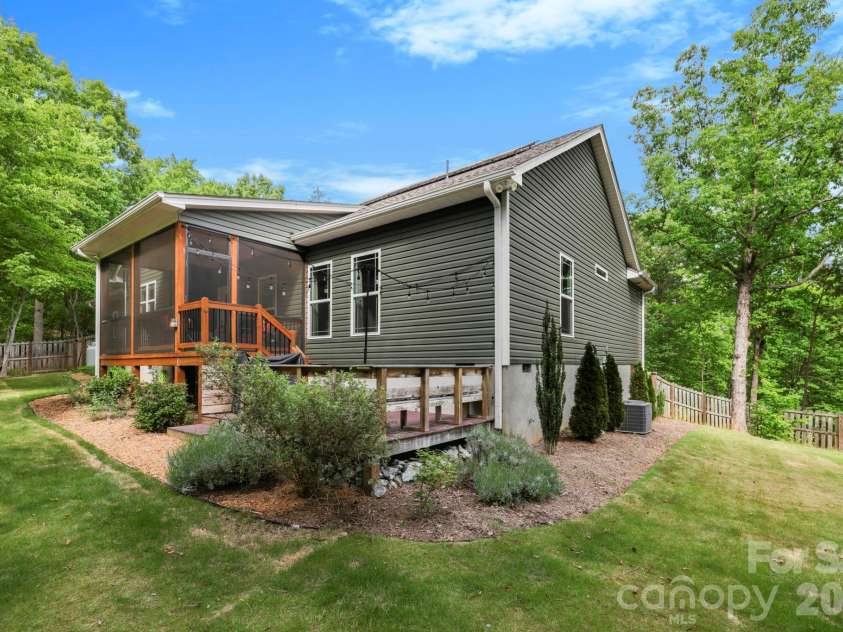 549 Riverknoll Lane, Tryon, NC 28782.  MLS# CAR4372616, YatesRealty ID 20784. 