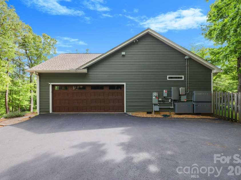 549 Riverknoll Lane, Tryon, NC 28782.  MLS# CAR4372616, YatesRealty ID 20784. 