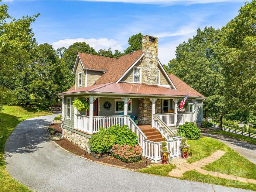 4575 Bearwallow Mountain Road, Hendersonville, NC 28792.  MLS# CAR4264671, YatesRealty ID 20785. 