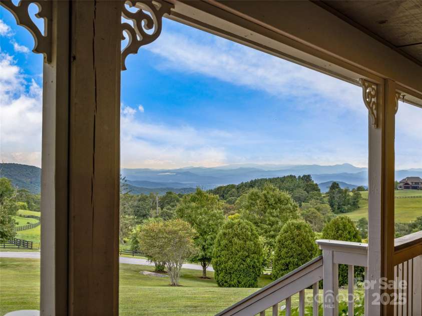 4575 Bearwallow Mountain Road, Hendersonville, NC 28792.  MLS# CAR4264671, YatesRealty ID 20785. 