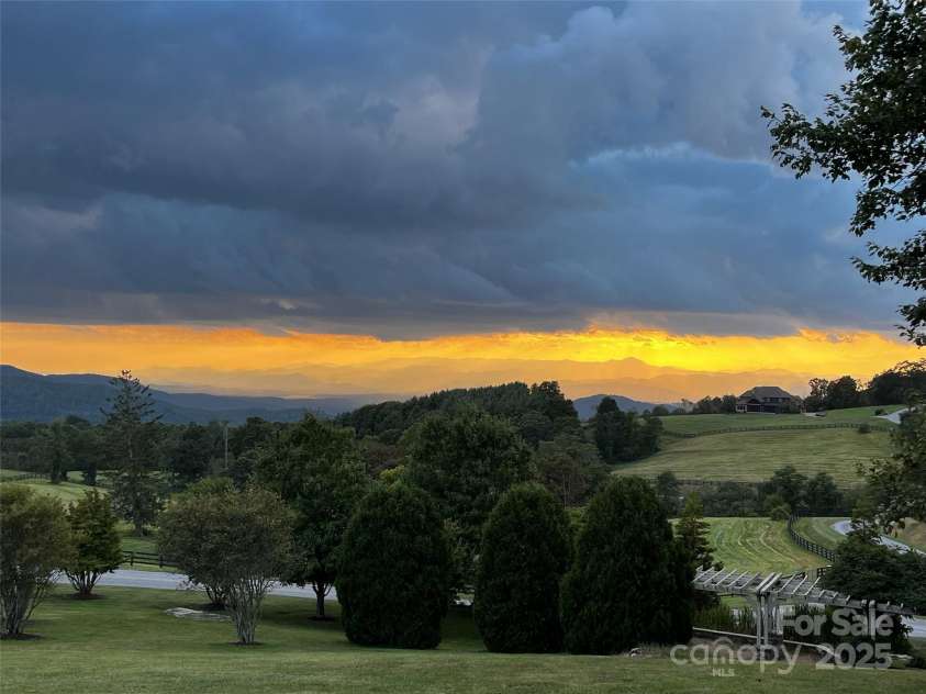 4575 Bearwallow Mountain Road, Hendersonville, NC 28792.  MLS# CAR4264671, YatesRealty ID 20785. 