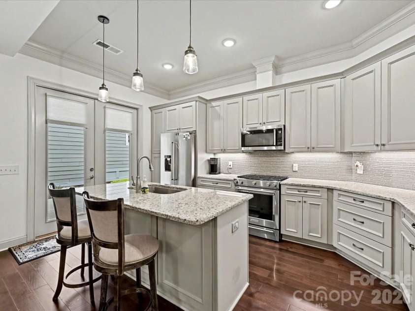 2006 Laney Pond Road, Matthews, NC 28104.  MLS# CAR4377390, YatesRealty ID 20786. 