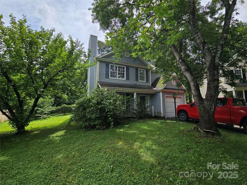 8904 Daventry Place, Charlotte, NC 28215.  MLS# CAR4271360, YatesRealty ID 20786. 