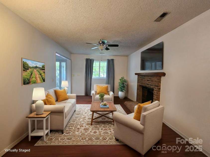 8904 Daventry Place, Charlotte, NC 28215.  MLS# CAR4271360, YatesRealty ID 20786. 