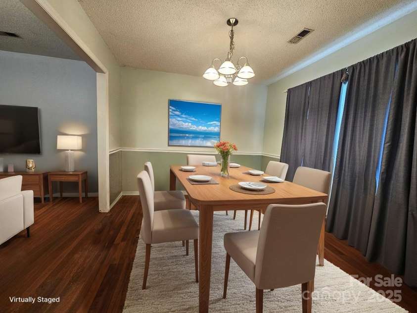 8904 Daventry Place, Charlotte, NC 28215.  MLS# CAR4271360, YatesRealty ID 20786. 