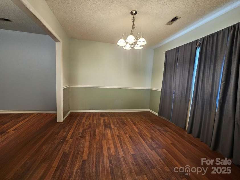 8904 Daventry Place, Charlotte, NC 28215.  MLS# CAR4271360, YatesRealty ID 20786. 