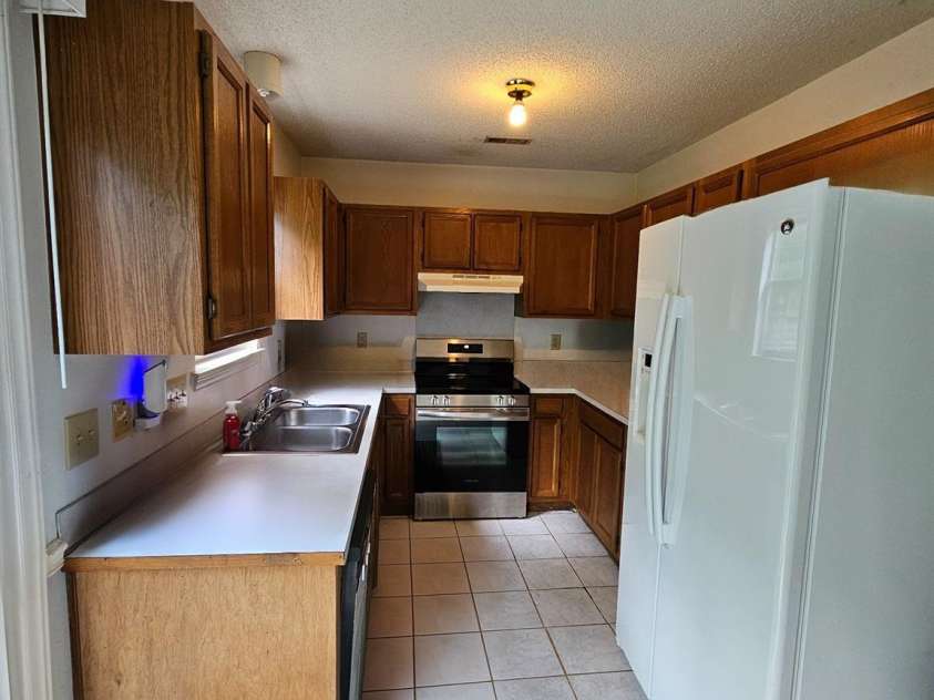 8904 Daventry Place, Charlotte, NC 28215.  MLS# CAR4271360, YatesRealty ID 20786. 