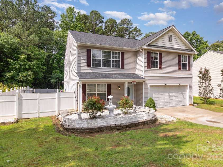 10816 Pointer Ridge Drive, Charlotte, NC 28214.  MLS# CAR4267321, YatesRealty ID 20787. 