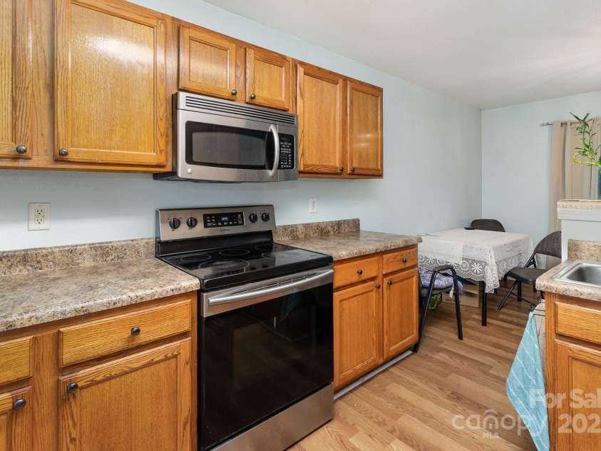 10816 Pointer Ridge Drive, Charlotte, NC 28214.  MLS# CAR4267321, YatesRealty ID 20787. 