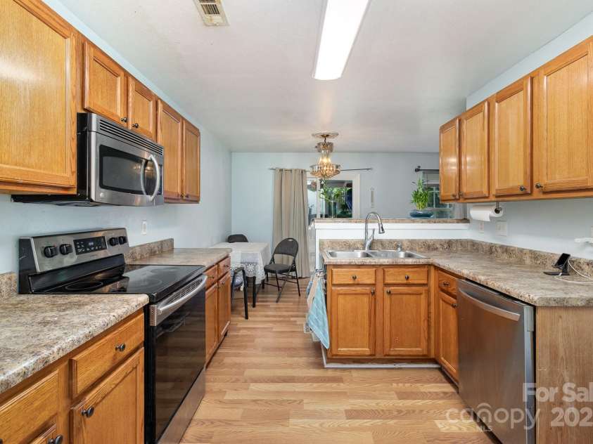 10816 Pointer Ridge Drive, Charlotte, NC 28214.  MLS# CAR4267321, YatesRealty ID 20787. 