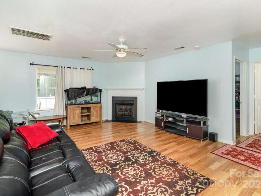 10816 Pointer Ridge Drive, Charlotte, NC 28214.  MLS# CAR4267321, YatesRealty ID 20787. 