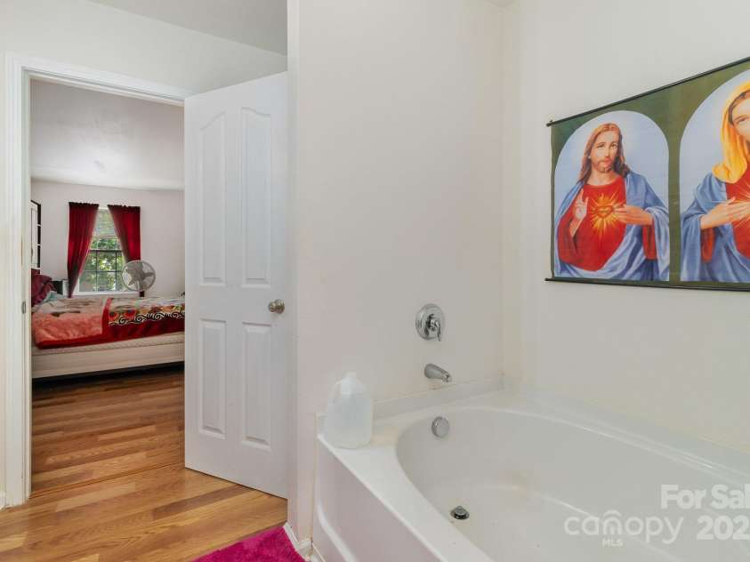 10816 Pointer Ridge Drive, Charlotte, NC 28214.  MLS# CAR4267321, YatesRealty ID 20787. 