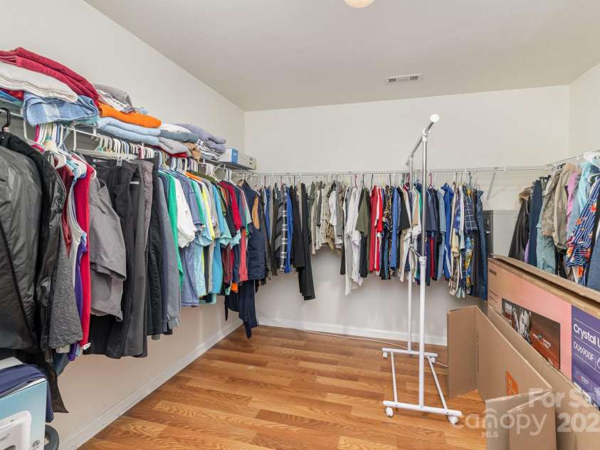 10816 Pointer Ridge Drive, Charlotte, NC 28214.  MLS# CAR4267321, YatesRealty ID 20787. 