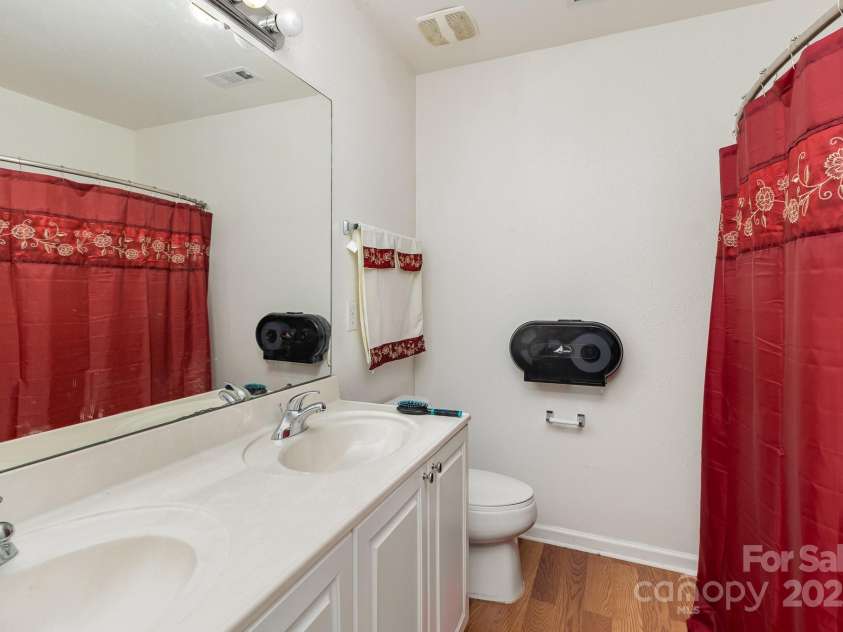 10816 Pointer Ridge Drive, Charlotte, NC 28214.  MLS# CAR4267321, YatesRealty ID 20787. 