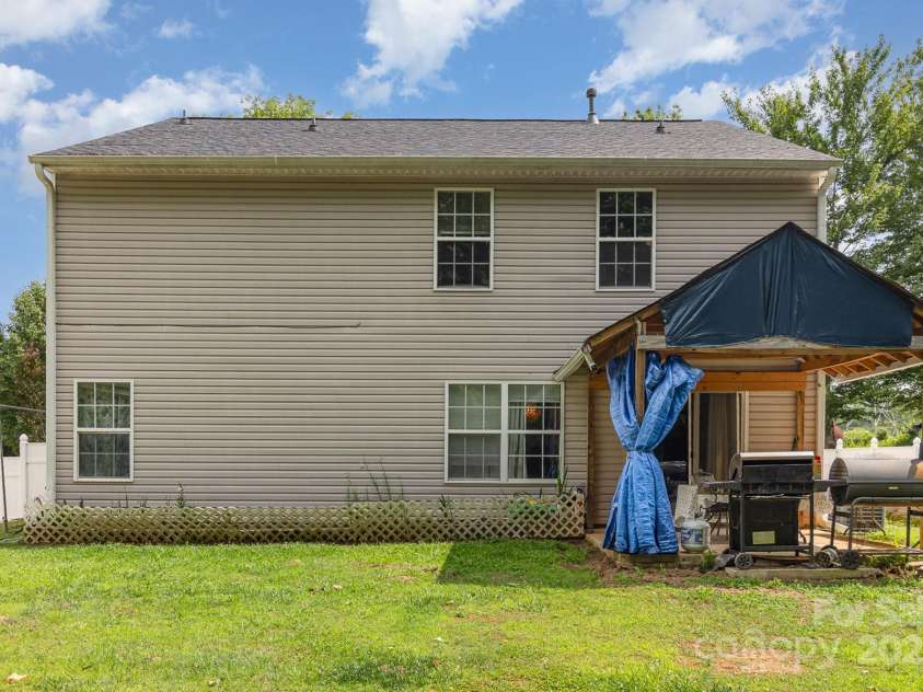 10816 Pointer Ridge Drive, Charlotte, NC 28214.  MLS# CAR4267321, YatesRealty ID 20787. 