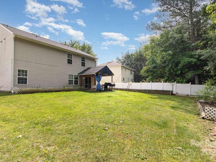 10816 Pointer Ridge Drive, Charlotte, NC 28214.  MLS# CAR4267321, YatesRealty ID 20787. 