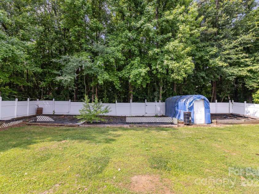 10816 Pointer Ridge Drive, Charlotte, NC 28214.  MLS# CAR4267321, YatesRealty ID 20787. 