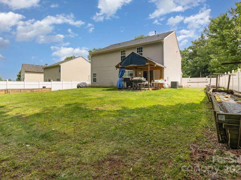 10816 Pointer Ridge Drive, Charlotte, NC 28214.  MLS# CAR4267321, YatesRealty ID 20787. 