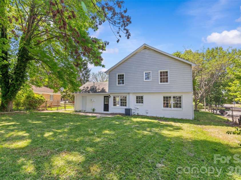 1401 Cedarwood Lane, Charlotte, NC 28212.  MLS# CAR4370220, YatesRealty ID 20787. 
