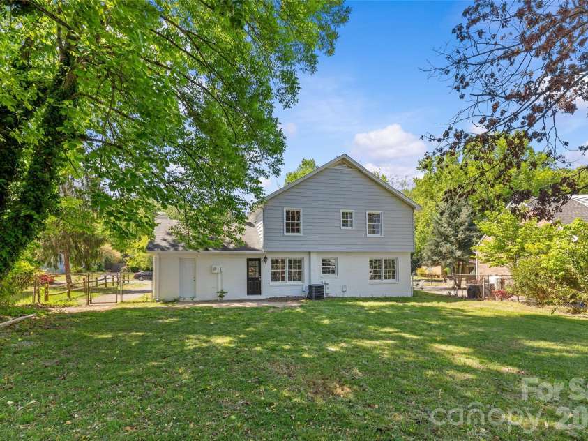 1401 Cedarwood Lane, Charlotte, NC 28212.  MLS# CAR4370220, YatesRealty ID 20787. 