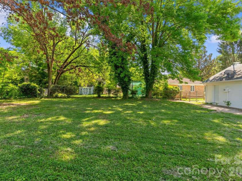 1401 Cedarwood Lane, Charlotte, NC 28212.  MLS# CAR4370220, YatesRealty ID 20787. Backyard
