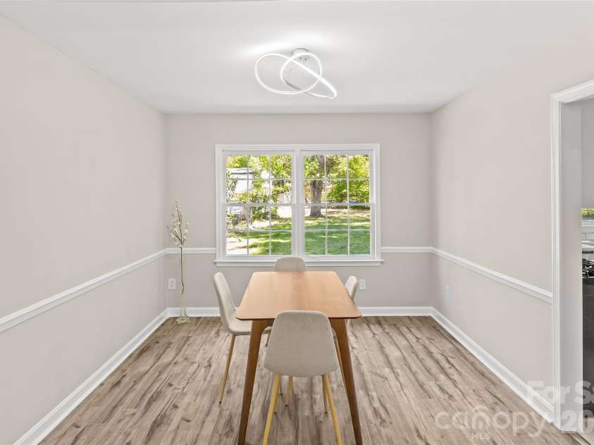 1401 Cedarwood Lane, Charlotte, NC 28212.  MLS# CAR4370220, YatesRealty ID 20787. Dining Room