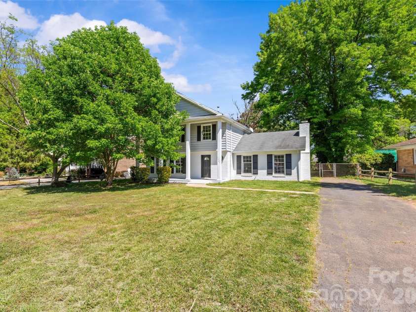 1401 Cedarwood Lane, Charlotte, NC 28212.  MLS# CAR4370220, YatesRealty ID 20787. Front Exterior