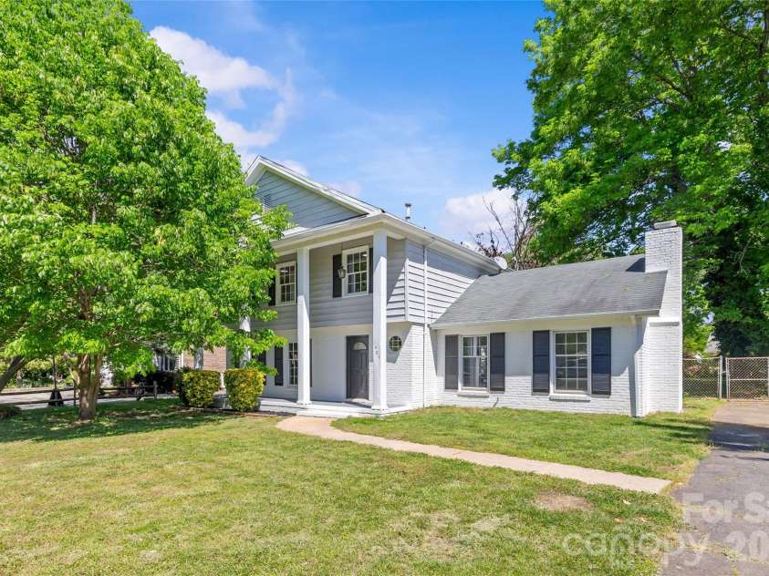 1401 Cedarwood Lane, Charlotte, NC 28212.  MLS# CAR4370220, YatesRealty ID 20787. Front Exterior