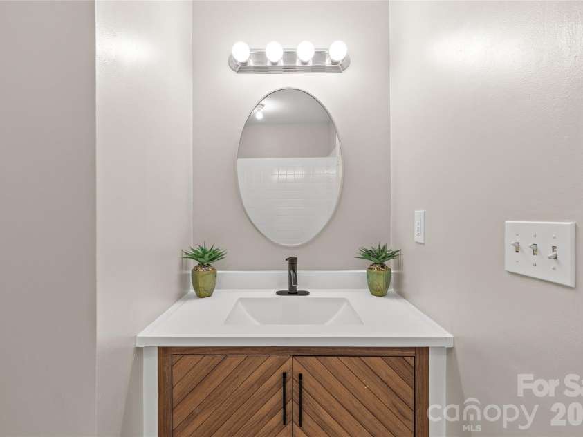 1401 Cedarwood Lane, Charlotte, NC 28212.  MLS# CAR4370220, YatesRealty ID 20787. Full Bathroom