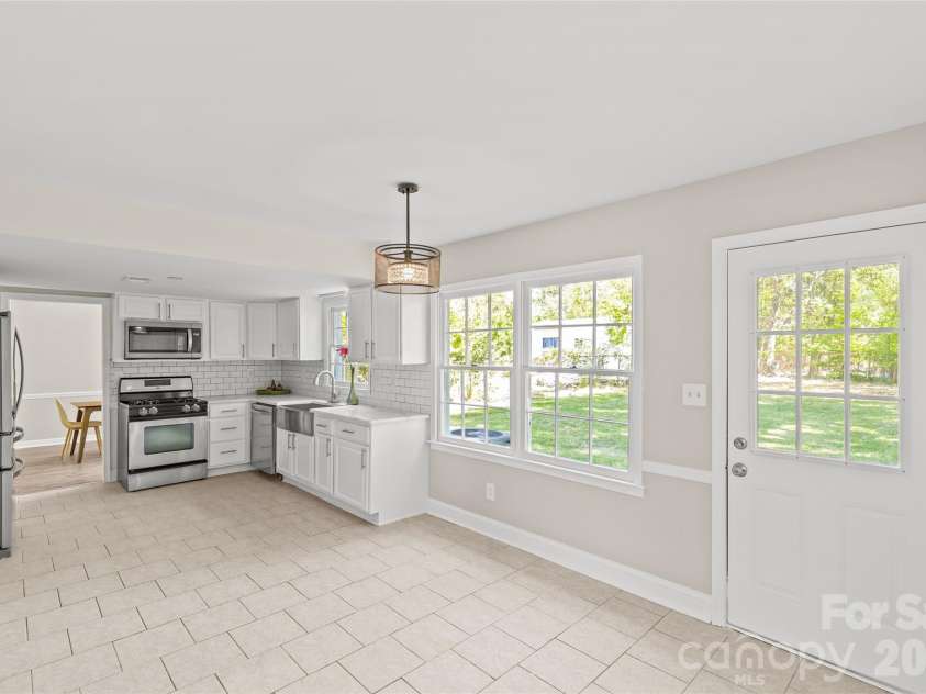 1401 Cedarwood Lane, Charlotte, NC 28212.  MLS# CAR4370220, YatesRealty ID 20787. Kitchen