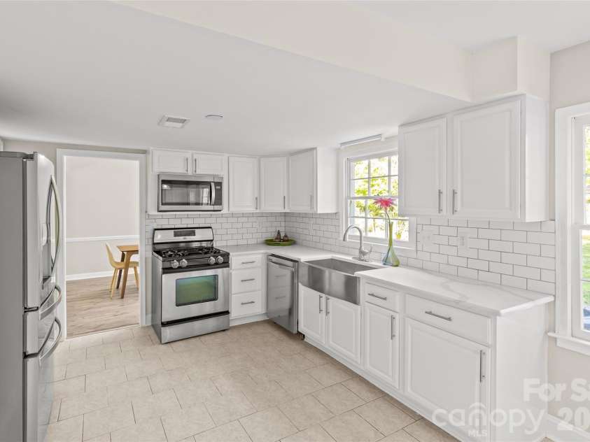 1401 Cedarwood Lane, Charlotte, NC 28212.  MLS# CAR4370220, YatesRealty ID 20787. Kitchen