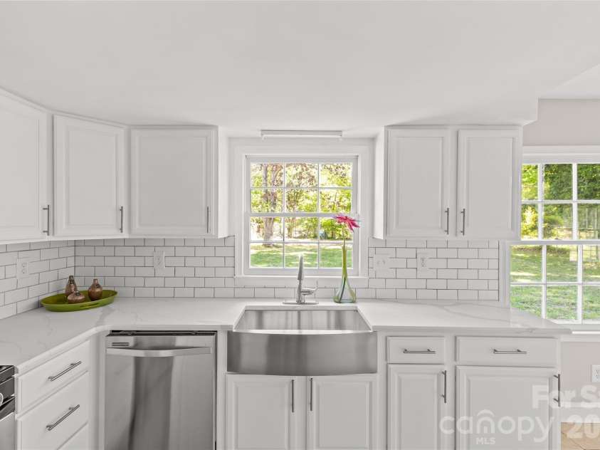 1401 Cedarwood Lane, Charlotte, NC 28212.  MLS# CAR4370220, YatesRealty ID 20787. Kitchen