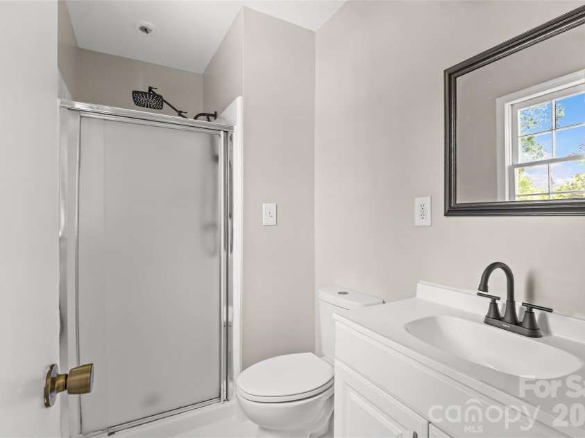 1401 Cedarwood Lane, Charlotte, NC 28212.  MLS# CAR4370220, YatesRealty ID 20787. Primary Bathroom