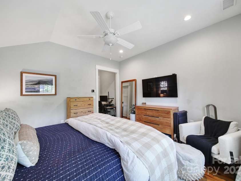 1713 Allen Street, Charlotte, NC 28205.  MLS# CAR4254975, YatesRealty ID 20788. 