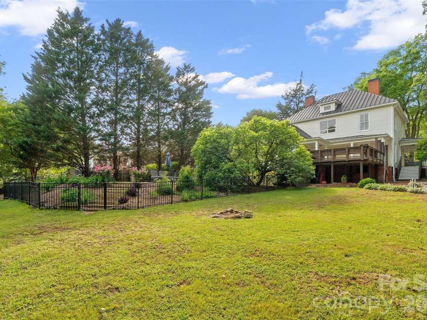 602 Main Street, Davidson, NC 28036.  MLS# CAR4376651, YatesRealty ID 20788. 