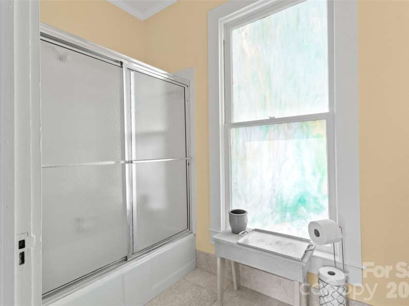 602 Main Street, Davidson, NC 28036.  MLS# CAR4376651, YatesRealty ID 20788. Updated full bath on second floor