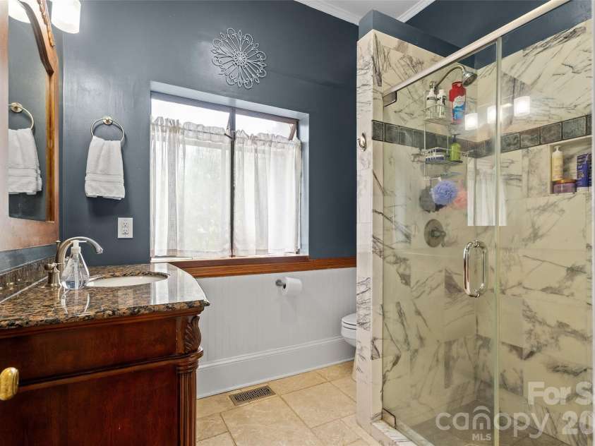 602 Main Street, Davidson, NC 28036.  MLS# CAR4376651, YatesRealty ID 20788. Updated main level primary bath