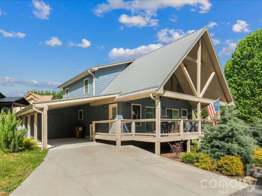 33 Indian Trace Road, Maggie Valley, NC 28751.  MLS# CAR4373505, YatesRealty ID 20789. 