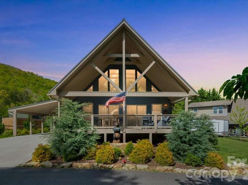 33 Indian Trace Road, Maggie Valley, NC 28751.  MLS# CAR4373505, YatesRealty ID 20789. 