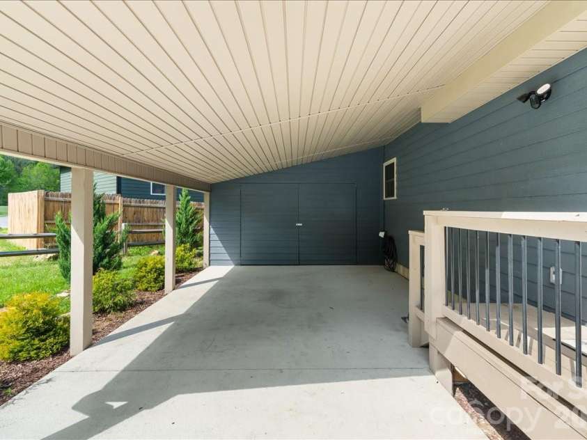 33 Indian Trace Road, Maggie Valley, NC 28751.  MLS# CAR4373505, YatesRealty ID 20789. 