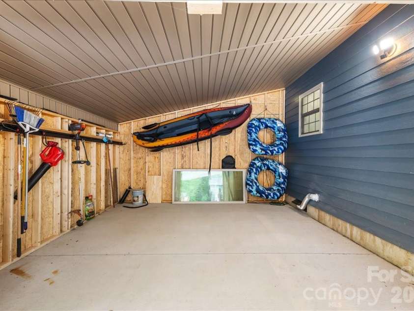 33 Indian Trace Road, Maggie Valley, NC 28751.  MLS# CAR4373505, YatesRealty ID 20789. 