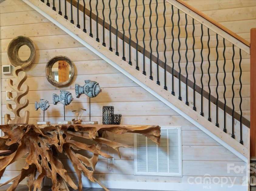 33 Indian Trace Road, Maggie Valley, NC 28751.  MLS# CAR4373505, YatesRealty ID 20789. 
