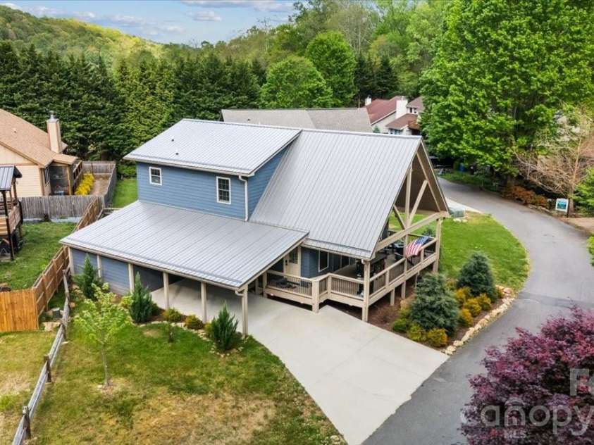 33 Indian Trace Road, Maggie Valley, NC 28751.  MLS# CAR4373505, YatesRealty ID 20789. 