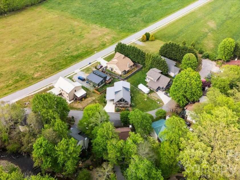 33 Indian Trace Road, Maggie Valley, NC 28751.  MLS# CAR4373505, YatesRealty ID 20789. 