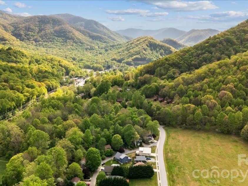 33 Indian Trace Road, Maggie Valley, NC 28751.  MLS# CAR4373505, YatesRealty ID 20789. 