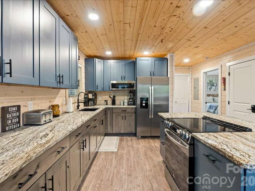 33 Indian Trace Road, Maggie Valley, NC 28751.  MLS# CAR4373505, YatesRealty ID 20789. 