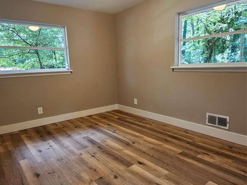 7021 Linda Lake Drive, Charlotte, NC 28215.  MLS# CAR4257446, YatesRealty ID 20789. 