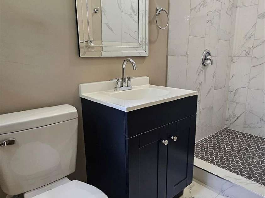 7021 Linda Lake Drive, Charlotte, NC 28215.  MLS# CAR4257446, YatesRealty ID 20789. 