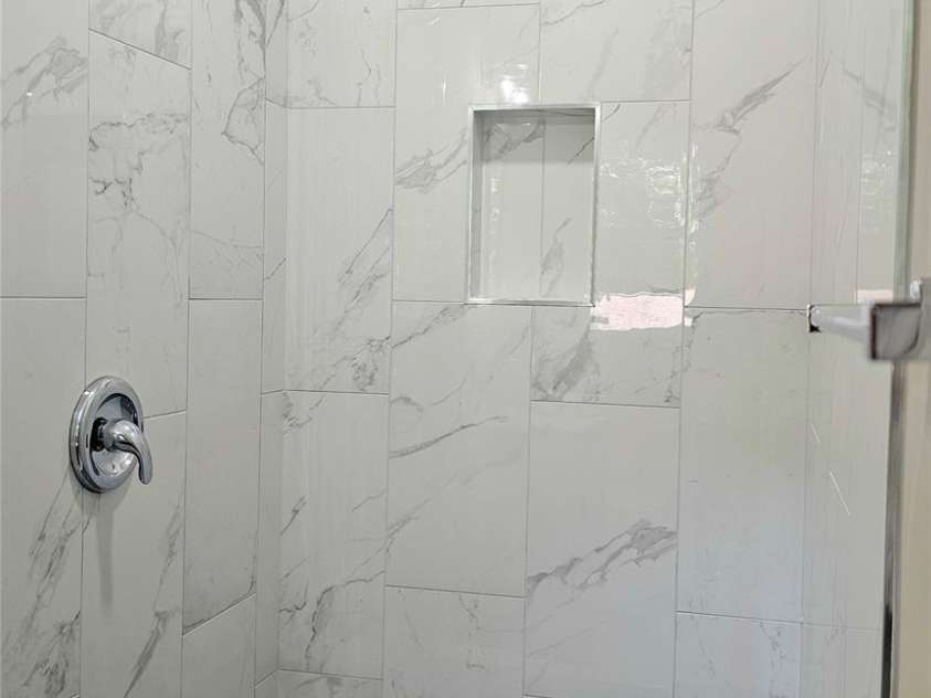 7021 Linda Lake Drive, Charlotte, NC 28215.  MLS# CAR4257446, YatesRealty ID 20789. 